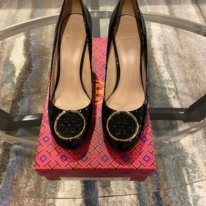 Tory Burch Twiggy Wedge Size 9